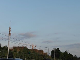 黄昏时分的城郊风景