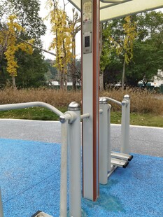 户外蓝色地面健身器材