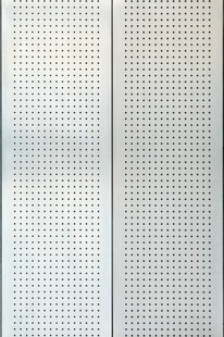 白色穿孔金属板墙面