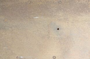 表面有黑点的金属材质画面