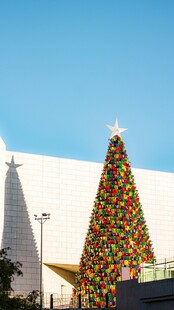 节日装饰圣诞树