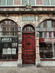 欧式复古风格的临街店铺