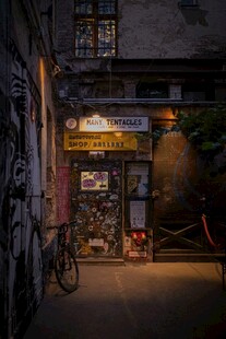 夜晚街边的小店