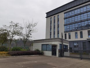 现代风格办公楼外观