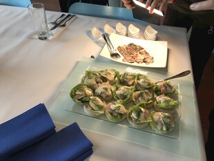 美味多样的精致菜肴拼盘