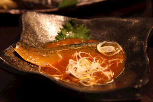 日式生鱼片摆盘美食