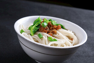 美味肉酱拌面