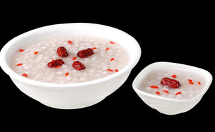 两碗美味的红豆燕麦粥