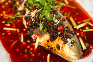 香辣豆豉浇汁鲜鱼