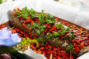 香辣可口的美味烤鱼