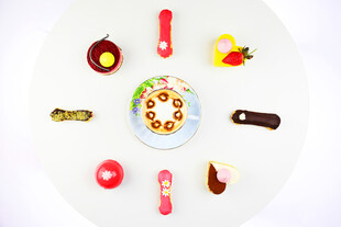 多彩糖果围成趣味圆形