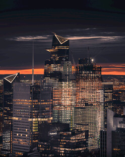 夜幕下的繁华都市景观