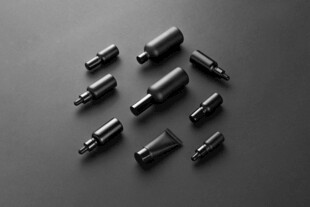 黑色金属连接件整齐排列