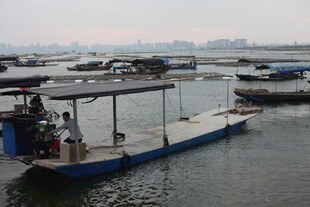 水上码头船只停靠景象