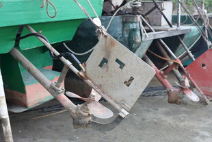 工业设备底部细节展示