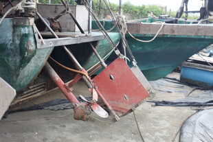 废弃船用设备待售