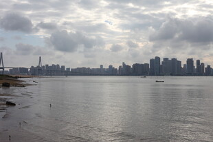 城市滨水风光云下景致