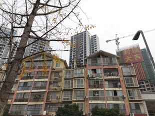 城市在建中的多层建筑群