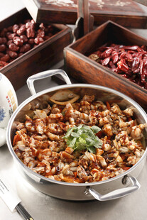 美味干锅牛蛙诱人呈现