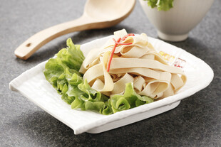 凉拌豆皮配生菜