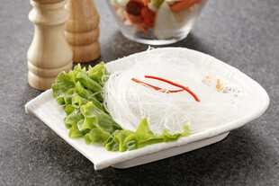 鲜鱿鱼刺身配生菜