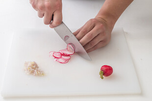 手起刀落切萝卜