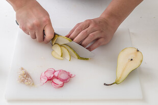 双手削梨过程展示