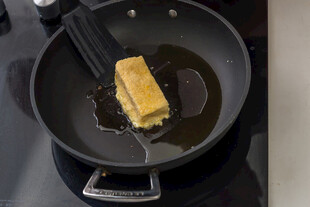 锅中黄油正在融化