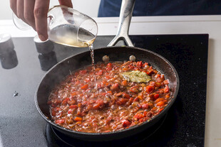 烹饪中的美味酱料制作