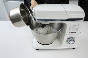 白色厨师机搅拌食材利器