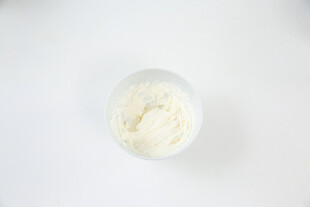 一碗白色糊状物质