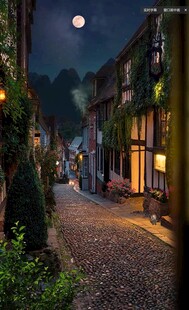 夜晚静谧的小巷街景