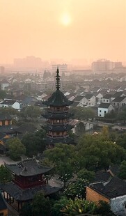 夕阳下的中式古建筑景观