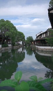 江南水乡静谧小河风景