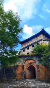 古建拱门与楼阁