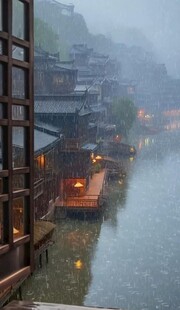 烟雨朦胧中的水乡古镇