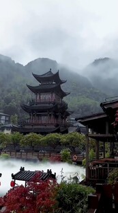 烟雨朦胧中的古风楼阁