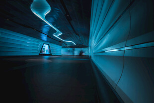 未来感蓝色光影地下通道