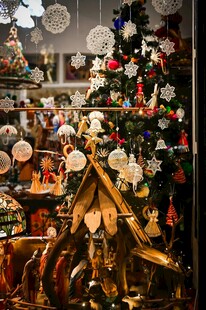 圣诞场景中的精美装饰摆件