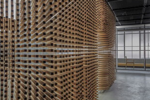 木质格栅结构室内场景