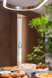 智能厨房灯照亮美味佳肴