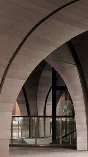 拱形建筑内部独特景观