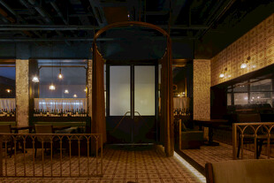 复古风格的温馨室内餐厅