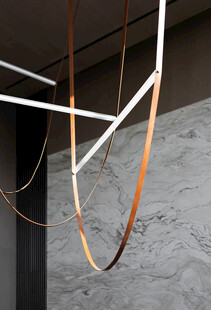 悬挂的彩色环状装饰物件