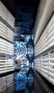 抽象对称几何图案背景