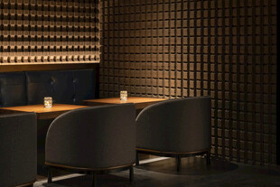 温馨雅致的室内用餐场景