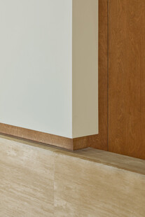 墙角处的墙面与地板细节