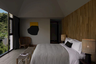 简约木质风温馨卧室空间