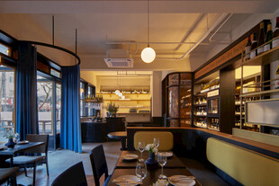 温馨复古风咖啡馆室内场景