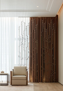 现代简约风格客厅木质隔断